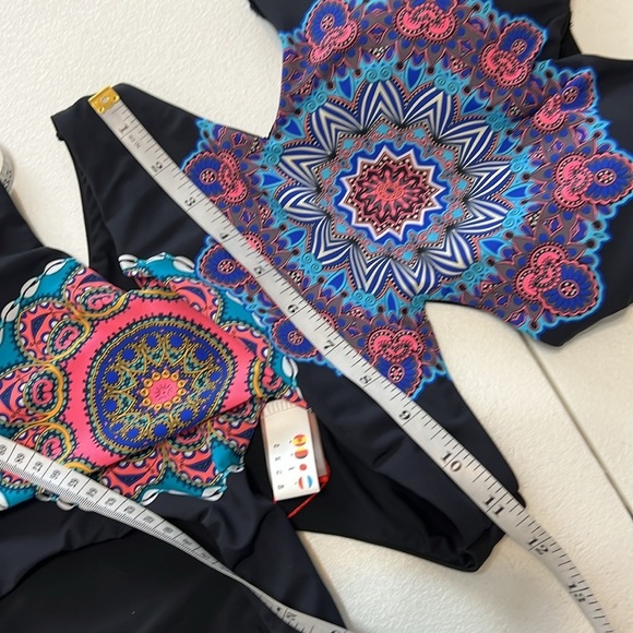 Red Carter Sz M Black w/ Vibrant Print Monkini Swimsuit Cutouts NWT - Picture 7 of 10